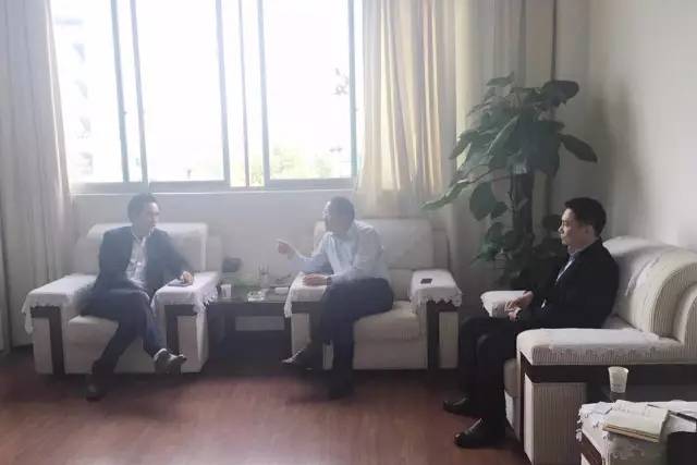 東方龍商務陪同新能源充電樁投資選址項目方考察余江縣工業(yè)園區(qū) 東方龍商務陪同新能源充電樁投資選址項目方考察余江縣工業(yè)園區(qū)