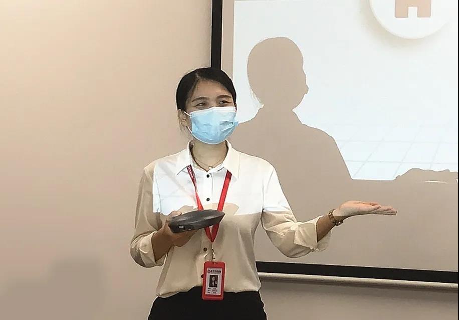 東方龍商務集團舉行年中工作會議及干部述職報告，正式啟動“夏季攻堅”服務競賽！