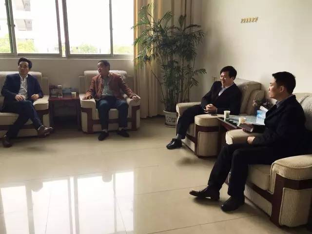東方龍商務陪同新能源充電樁投資選址項目方考察余江縣工業(yè)園區(qū) 東方龍商務陪同新能源充電樁投資選址項目方考察余江縣工業(yè)園區(qū)