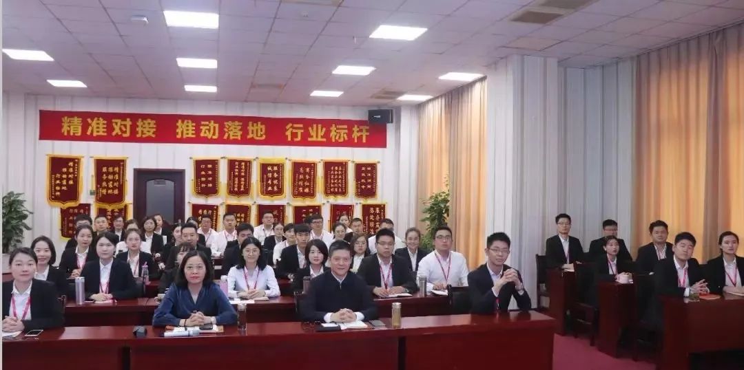 東方龍商務(wù)集團(tuán)成立5周年系列報道之四 服務(wù)篇《升級服務(wù)質(zhì)量永遠(yuǎn)在路上》 東方龍商務(wù)集團(tuán)成立5周年系列報道之四 服務(wù)篇《升級服務(wù)質(zhì)量永遠(yuǎn)在路上》