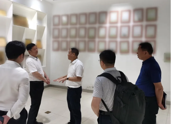 陪同政府園區(qū)赴電梯設(shè)備制造投資選址項(xiàng)目方對(duì)接考察,交換合作意見,為項(xiàng)目落地“加速度” 陪同政府園區(qū)赴電梯設(shè)備制造投資選址項(xiàng)目方對(duì)接考察,交換合作意見,為項(xiàng)目落地“加速度”