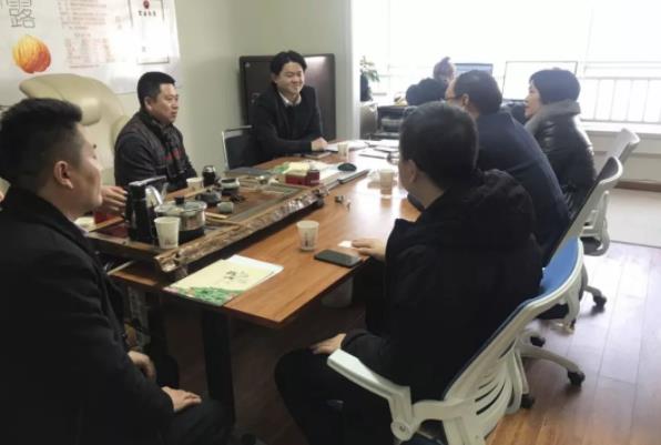 陪同政府園區(qū)對(duì)接考察食品飲料加工投資選址項(xiàng)目，將進(jìn)一步推進(jìn)項(xiàng)目落地
