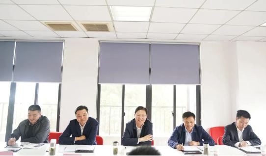集團(tuán)成功舉行湖北孝感應(yīng)城市委托招商引資啟動(dòng)會(huì),強(qiáng)力助推四大重點(diǎn)產(chǎn)業(yè)創(chuàng)新轉(zhuǎn)型 集團(tuán)成功舉行湖北孝感應(yīng)城市委托招商引資啟動(dòng)會(huì),強(qiáng)力助推四大重點(diǎn)產(chǎn)業(yè)創(chuàng)新轉(zhuǎn)型