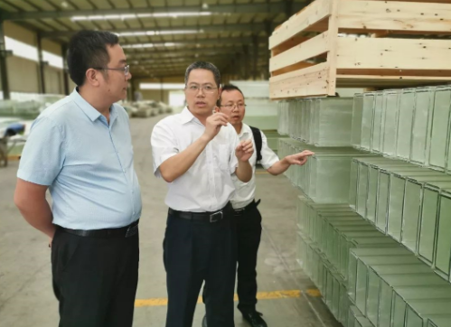 助力政府園區(qū)對(duì)接考察新型玻璃綠色建材投資選址項(xiàng)目，促進(jìn)玻璃新材料持續(xù)創(chuàng)新驅(qū)動(dòng)經(jīng)濟(jì)發(fā)展