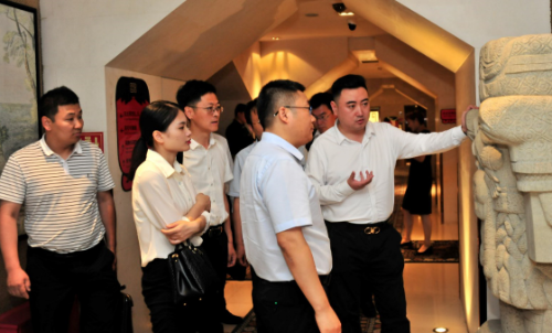 陪同政府園區赴縣域總部基地投資選址項目方對接考察，推動縣域經濟高質量發展