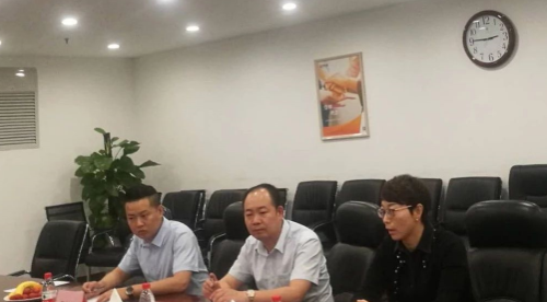 陪同政府園區(qū)赴醫(yī)療康養(yǎng)旅游基地投資選址項目方對接考察，促進旅游健康產(chǎn)業(yè)的快速發(fā)展