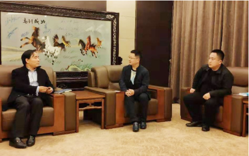 陪同政府園區(qū)前往新能源乘用車投資選址項(xiàng)目方對接考察，雙方交流項(xiàng)目合作模式
