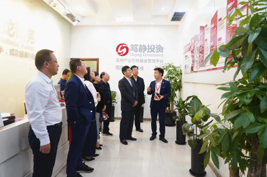 進(jìn)博會(huì)圓滿落幕!集團(tuán)接待全國(guó)政府園區(qū)210家,開發(fā)有投資意向的中外優(yōu)質(zhì)企業(yè)超100家 進(jìn)博會(huì)圓滿落幕!集團(tuán)接待全國(guó)政府園區(qū)210家,開發(fā)有投資意向的中外優(yōu)質(zhì)企業(yè)超100家