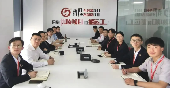 三地聯(lián)動(dòng)、四輪驅(qū)動(dòng)，確保招商精力不散、力度不減、熱度不降！4月上旬，集團(tuán)成功通過(guò)39個(gè)優(yōu)質(zhì)投資選址項(xiàng)目！