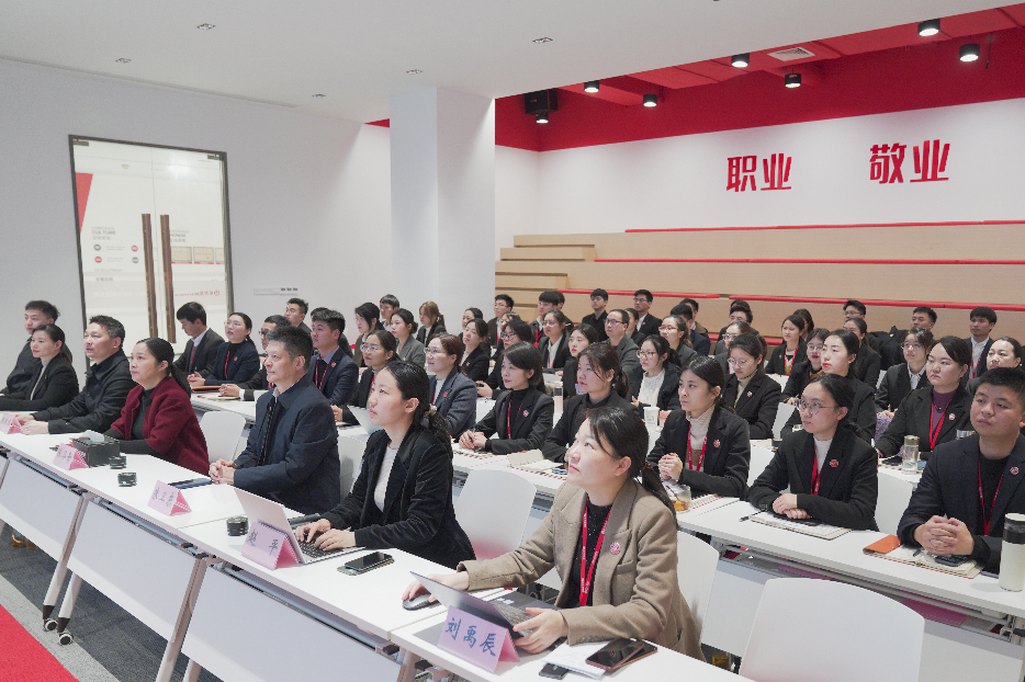 全力搶項(xiàng)目，拓市場，拼落地！12月上旬，集團(tuán)成功通過34個優(yōu)質(zhì)投資選址項(xiàng)目