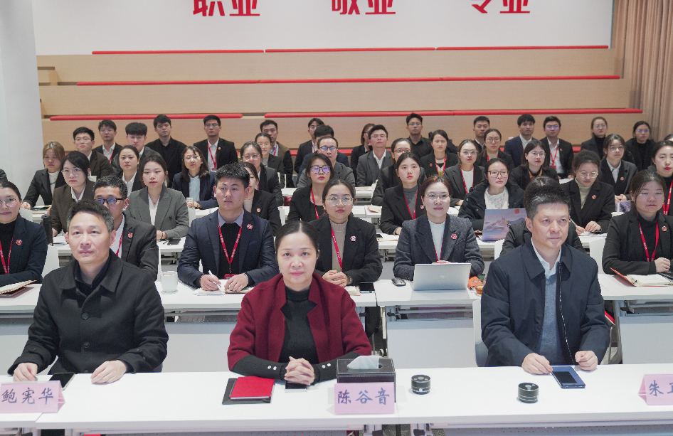 全力搶項(xiàng)目，拓市場，拼落地！12月上旬，集團(tuán)成功通過34個優(yōu)質(zhì)投資選址項(xiàng)目