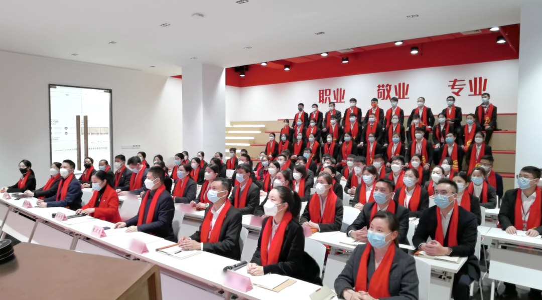凝心聚力擔(dān)使命，奮楫揚帆新征程！東方龍商務(wù)集團舉行2022年度總結(jié)暨表彰大會