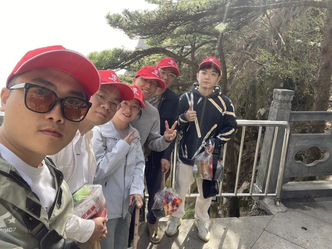 東方龍商務(wù)與春天有個(gè)約會(huì)！集團(tuán)100余人赴安徽黃山“團(tuán)建”，太嗨了！“奔跑二季度”——我們準(zhǔn)備好了！