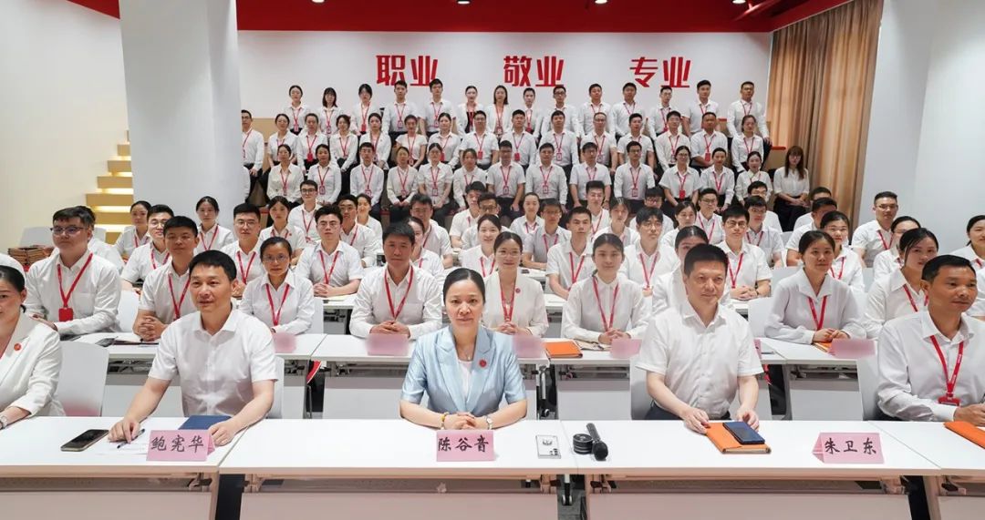 再獲殊榮！東方龍商務(wù)集團(tuán)喜獲2023年度上海市“專精特新”企業(yè)稱號(hào)！