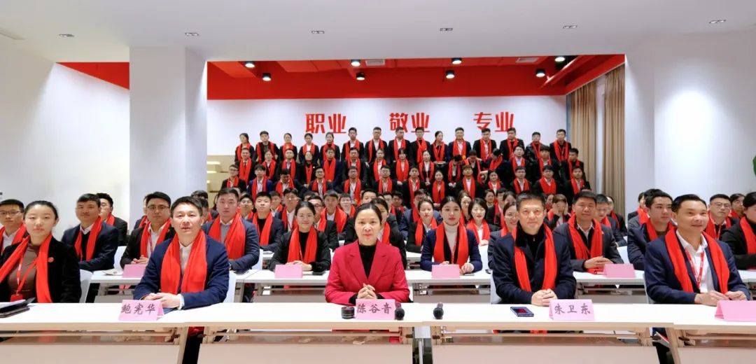 龍行龘龘，開拓新程！東方龍商務集團舉行成立10周年暨2023年度總結(jié)表彰大會