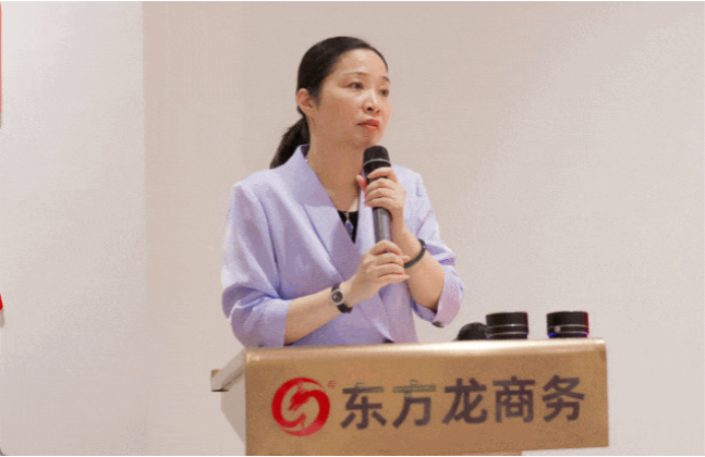上海東方龍商務(wù)集團舉行上半年工作總結(jié)表彰暨“沖刺三季度”競賽動員大會