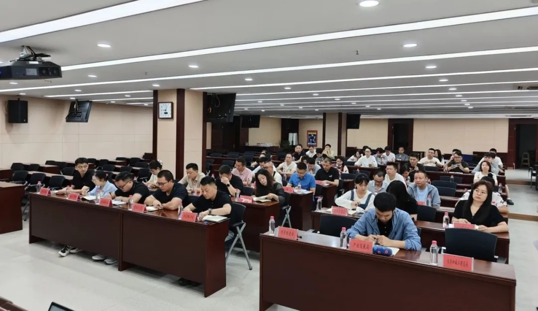 規模近百人！新形勢下，招商攻略通關秘籍！集團受邀赴貴州雙龍航空港經濟區開展政府專業委托招商實戰培訓！